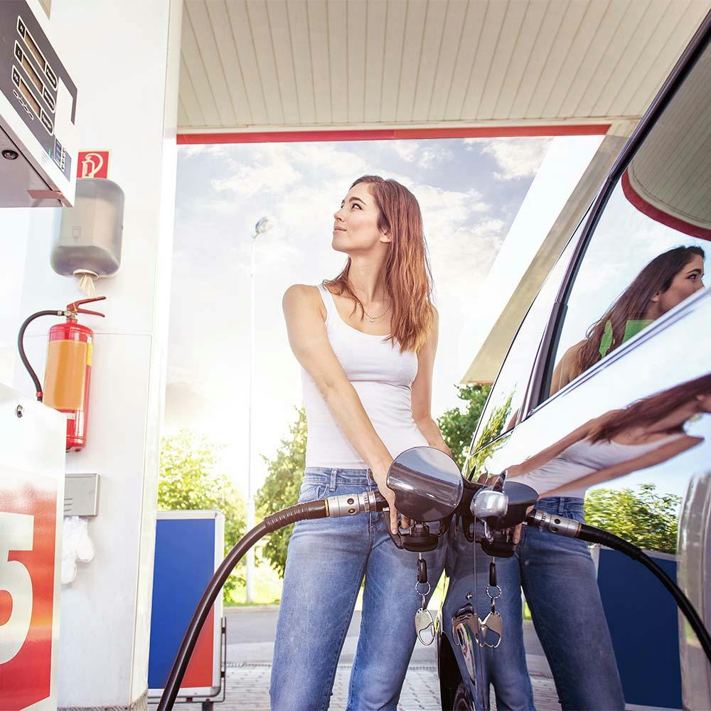 starter-visa-save-pump-woman-gas-car